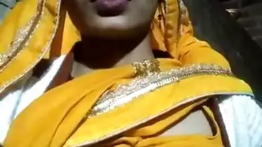 Pubjabi cute wife show her boobs