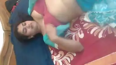 Desi Bhabhi In Sari Masturbation