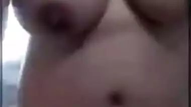 Bhabi masturbation on VC during bath