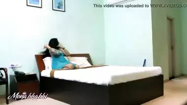 Indian Mona Bhabhi Teasing Room Server Cleaner Boy