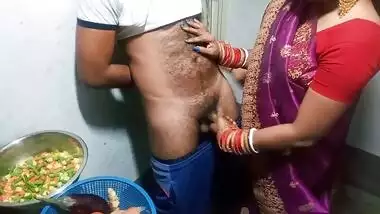 Ladki Ne Kitchen Me Land Hilaya - Handjob In Kitchen