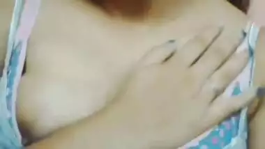 Horny Indian Girl Shows her Boobs and Pussy