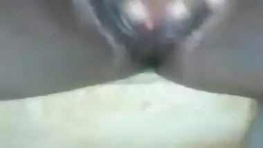 Desi chick play with pussy n boobs