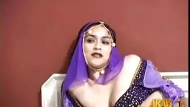 Muhamma Kabul - Pakistani MILF loves Arab cum.