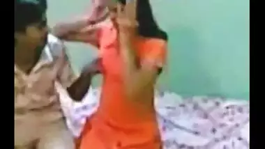 Hidden cam mms sex scandal of desi bhabhi leaked online!