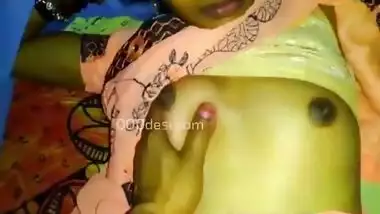 Desi Bhabhi Banged With Saree On