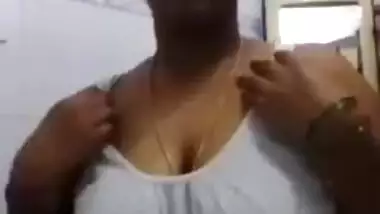 Busty Mallu housewife showing boobs and pussy