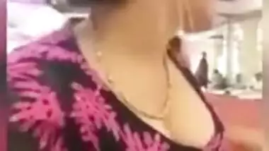 Desi Bhabhi Cleavage