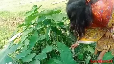 Bengali village whore pleases her Desi man with outdoor XXX fucking