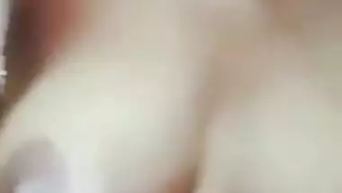 Cute gf Fingering Her Sweet Pussy
