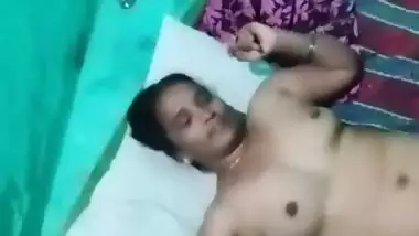 Village Tamil sex aunty putting condom before sex