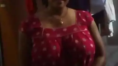 Indian Aunty Huge Curvy Boobs