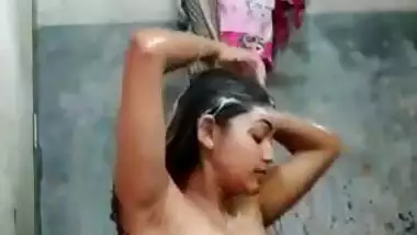 Sexy Desi Bhabhi Bathing