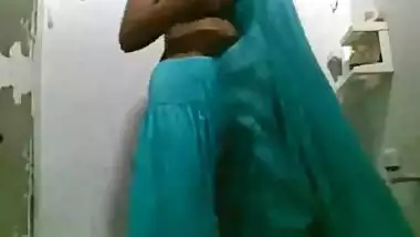 DESI PUNJABI GIRL STRIP