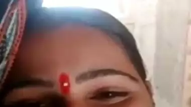 Whatsup XXX video call of Desi wench demonstrating her hairy pussy