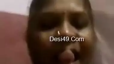 Today Exclusive -desi Aunty Shows Her Boobs To Lover On Video Call Part 2