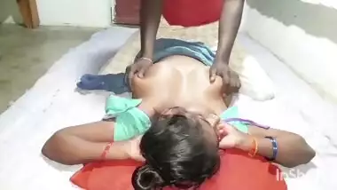 Desi village bhabhi fucked by hubby MMS scandal