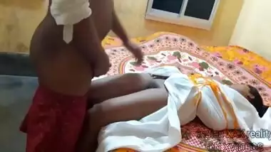 Nashe Me Soi Hui Ladki Ki Chut Dekhker Hilaya Lund - Indian Bhabhi And Indian Desi Bhabhi