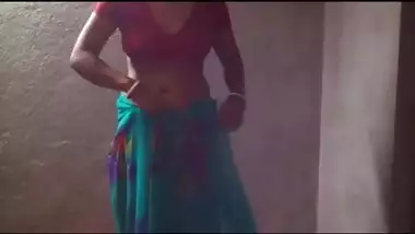 Bhabhi removing saree and stands in inner wears