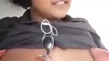 Huge Indian boob show MMS selfie video