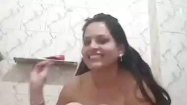 Beautiful sexy Bhabhi nude bath video