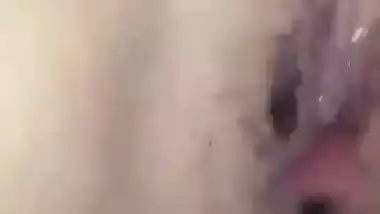 Horny guy licks his GF’s pink pussy in Indian viral porn