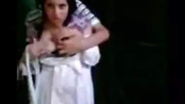 Mumbai Girl Kissing Nipples