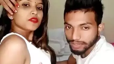 Sexy Bhabhi sucking big dick on cam