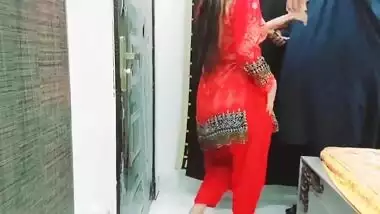 Sexy Desi babe strips all nude when dancing at private XXX party