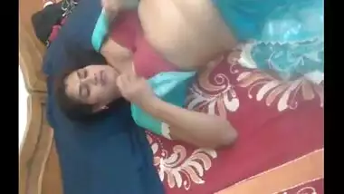 South Indian house wife in saree and masturbation on cam