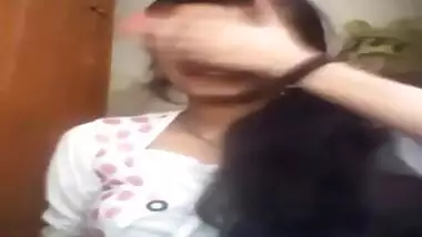 Desi cute GF showing Boobs to her BF wid hindi audio