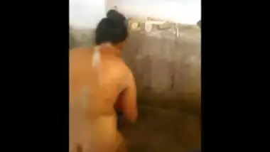 Big ass desi mom bathing