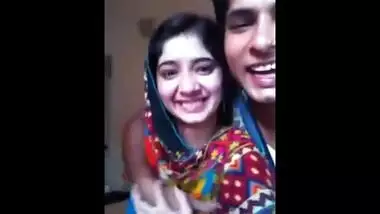 Gorgeous muslim punjabi bhabhi Smooch n Kiss Boob Press