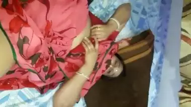 Horny Bhbahi Showing Her Boobs And Pussy