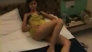 Desi petite girl flasing her sleek body