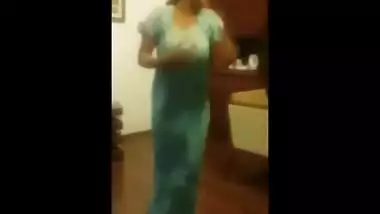 bhabhi in nighty shaking ass