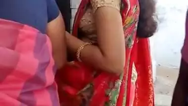 Tamil hot college girl side boobs in saree at temple HD