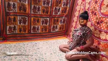 indian bhabhi horny for sex fingering her shaved pussy