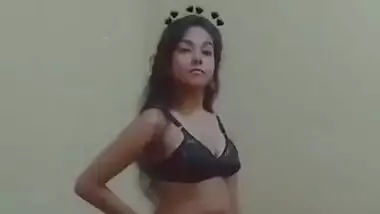 Cute pk girl show her big boobs