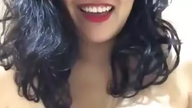 DEsi GF Teasing BF with Boobshow