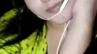 Beautiful girl boobs show on video call viral show