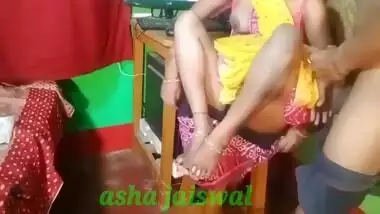 Bhabhi Computer Chala Raha Samay Dada Pakad Ke Chudai Ki