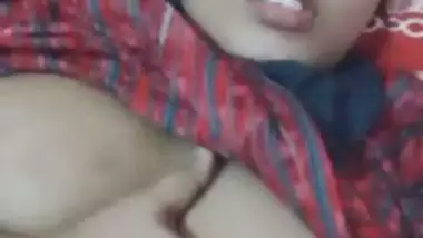 Bhabhi pressing boobs selfie video taken for lover