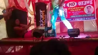 Desi hot girl stage dance very hot