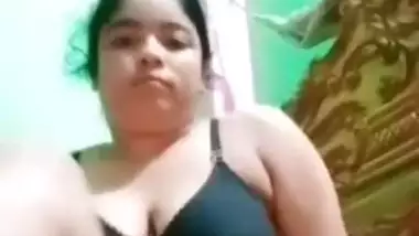 Bangladeshi fatty pussy girl showcasing her private body parts