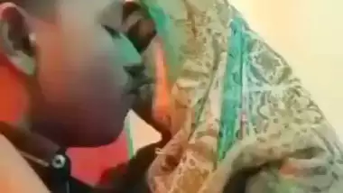 Bangladeshi sex girl boobs show and viral feeding