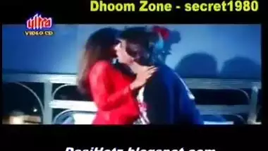 Unknown actress kissed all over by shakti kapoor