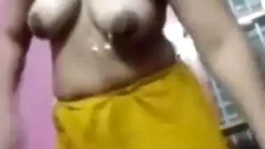 Sexy Indian Bhabhi Boobs Show