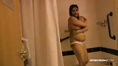 Indian Babe Rupali Filmed Taking Shower Porno Videos