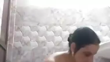 Desi Bhabi Bathing